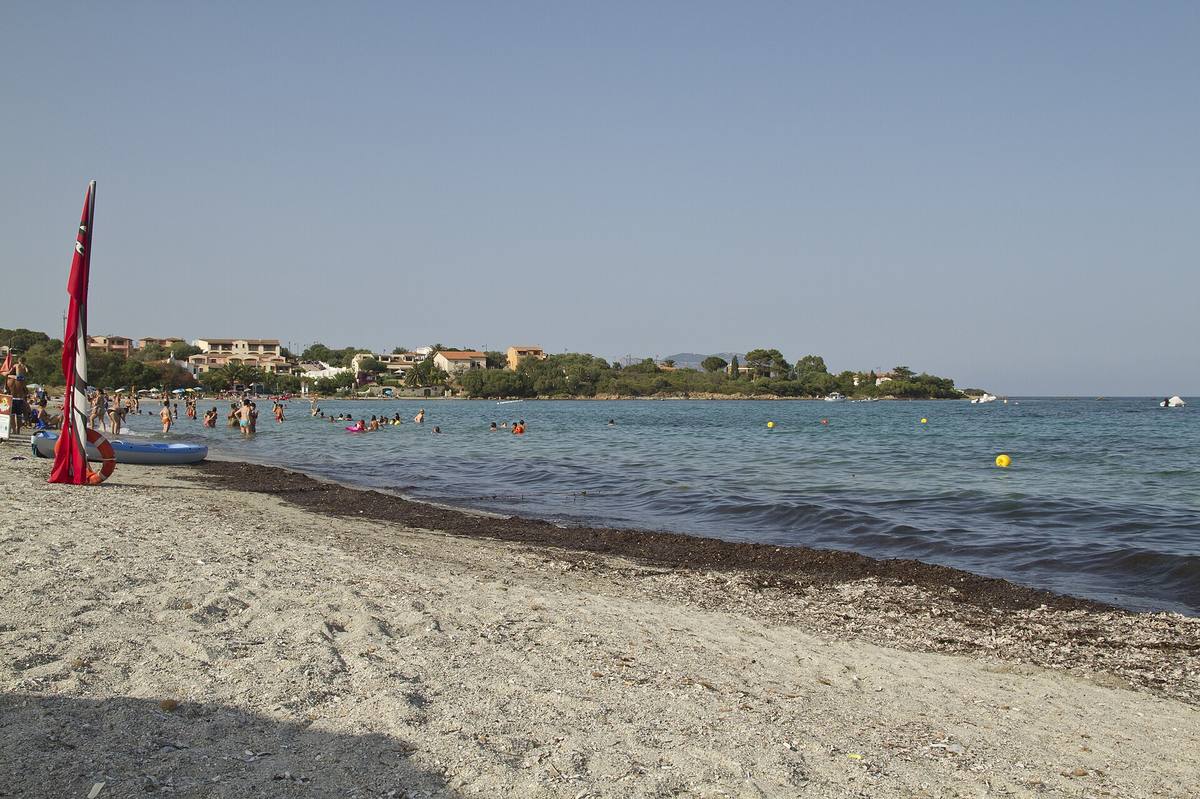 Spiaggia di Pittulongu con sabbia e mare cristallino in Sardegna