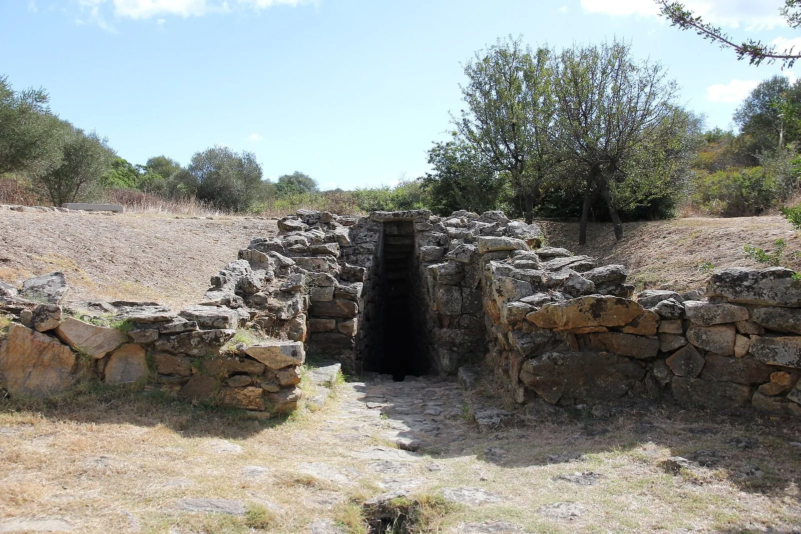 I resti del pozzo sacro di Sa Testa, alle porte di Olbia